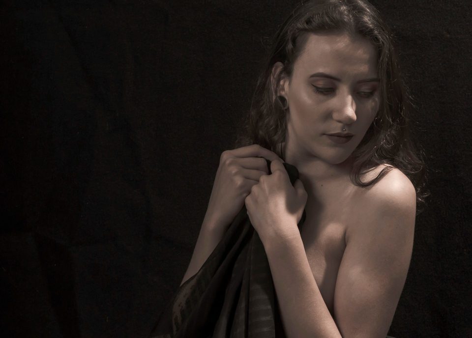 Ensaio sensual delicado  que valoriza a beleza da mulher! Mayara